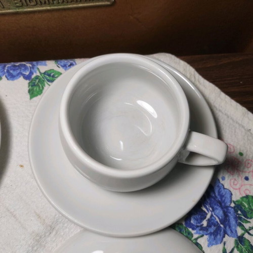 Vintage Ionia porcelain coffee cups like new, set of 4