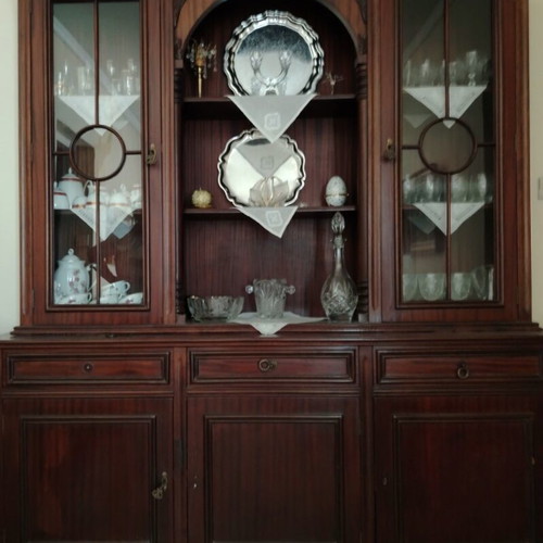 Dining set made of solid wood like new with extendable round table, 4 chairs and large buffet cabinet