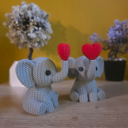 Elephant Figurine with Heart new, miniature decorative figure