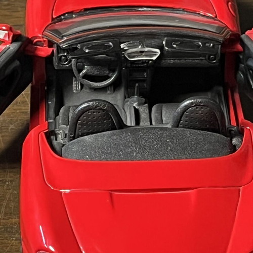 Porsche Boxster 1:24 collectible metal model like new, red