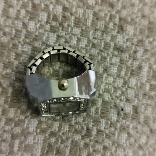 Adjustable ring watch like new, silver