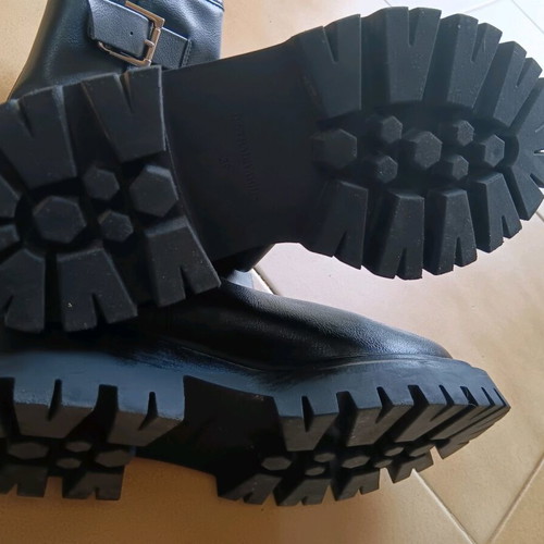 Stradivarius boots like new, size 39, black