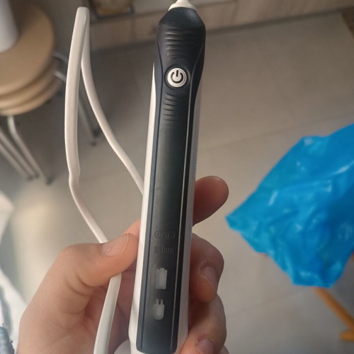Oral B Pro electric toothbrush like new with charger