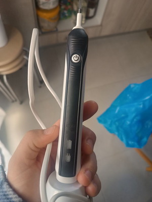 Oral B Pro electric toothbrush like new with charger