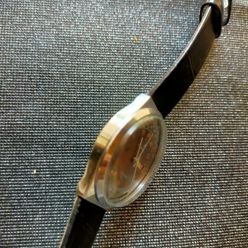 Raketa mechanic wristwatch used with perpetual calendar