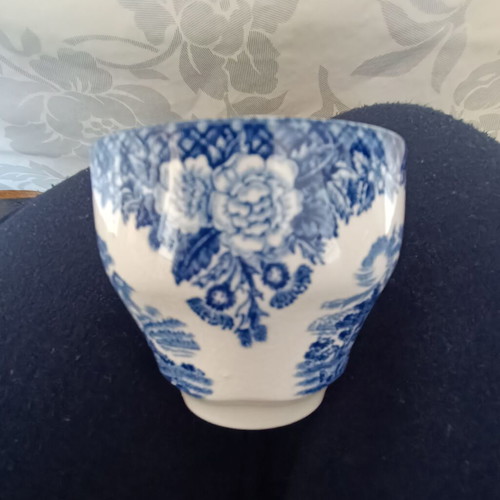 Vintage English mini bar with Lochs of Scotland porcelain cups like new