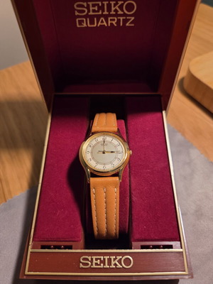 Seiko Vintage Γυναικείο Ρολόι Quartz 4N01-0010 Σαν Καινούργιο Χρυσαφί