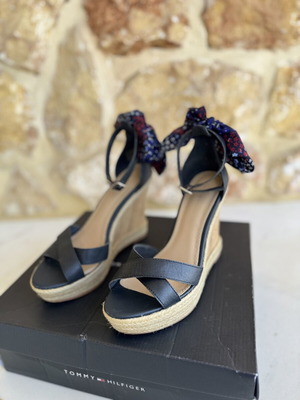 Tommy Hilfiger leather wedge sandals with scarf, like new, size 40