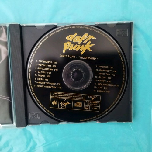 Blue Pearl Naked in the Rain '98 and Daft Punk Homework CD like new, electronic