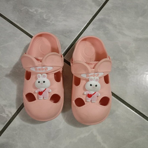 Girls' slippers like new, size 26