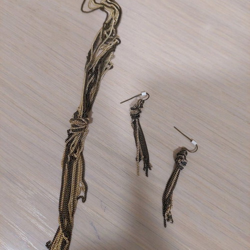 Jewelry set like new with knot and khaki gold chains