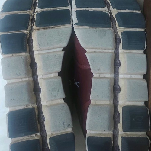 ON Cloud running shoes used, size 38.5, burgundy