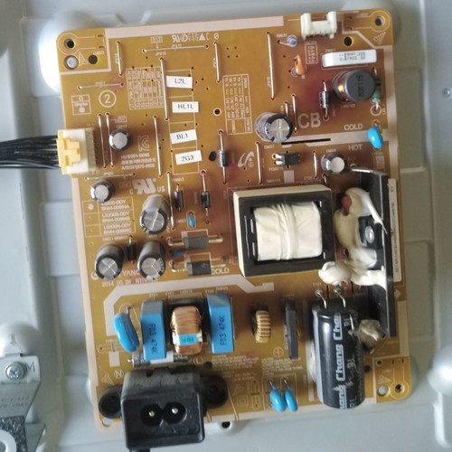 Πλακέτες Samsung UE32EH4003W μεταχειρισμένες λόγω σπασμένης οθόνης