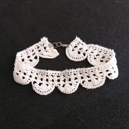 Handmade crochet choker with metal clasp new