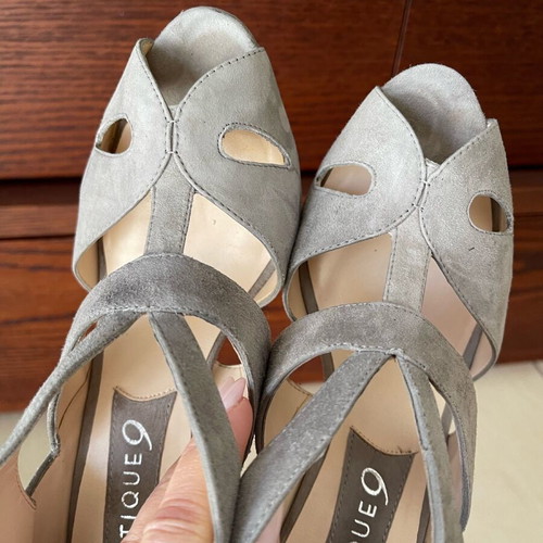 Boutique 9 γκρι σουέντ πέδιλα σαν καινούργια, τακούνι 13,5 εκ, μέγεθος 38
