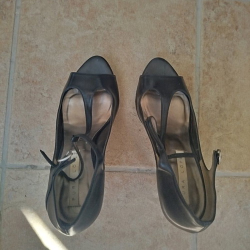 Pura Lopez women's black leather heels like new, size 39