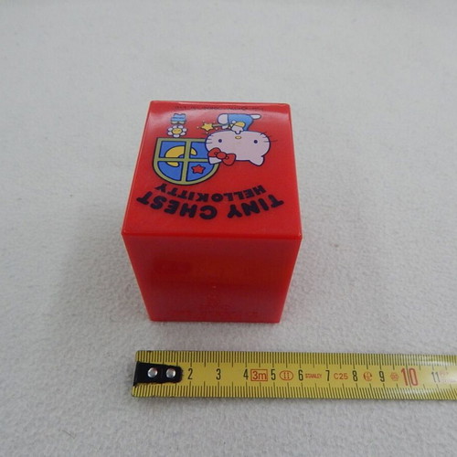Hello Kitty Tiny Chest 1976 like new