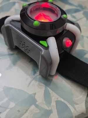 Ben 10 Deluxe Omnitrix role playing watch 2017 used