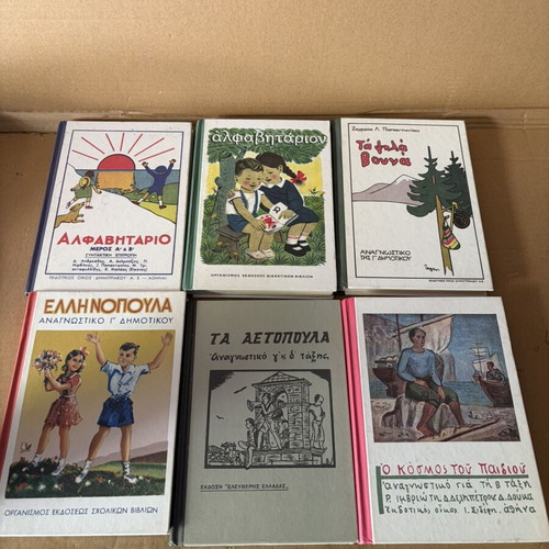 Collectible books, set of 6, including weapons