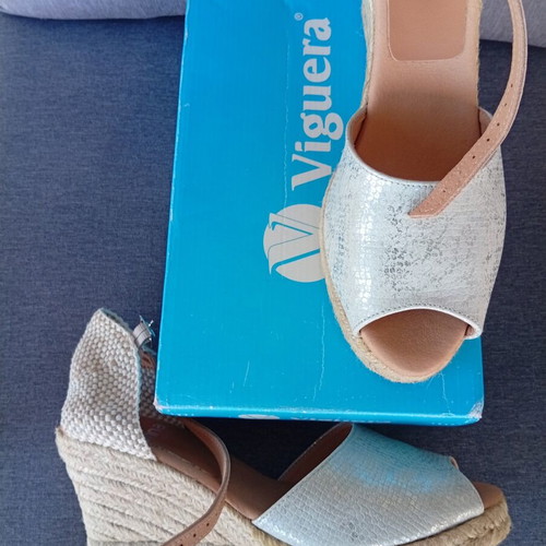 Kanna platform sandals size 40 new, beige and silver leather