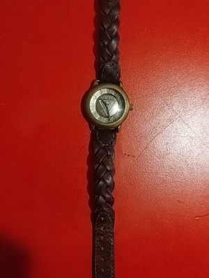 Vintage γυναικείο ρολόι Guess μεταχειρισμένο, καφέ δερμάτινο λουράκι