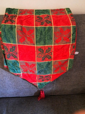 Christmas table runner like new 1.8×32