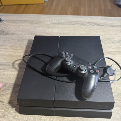 PlayStation 4 (PS4) 500GB console like new with controller and power cable