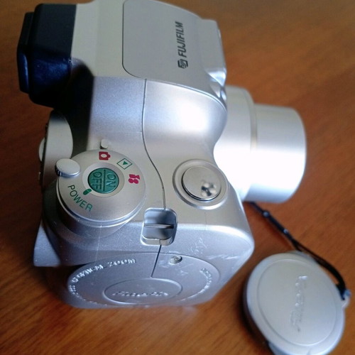 Fujifilm Finepix 2800 Zoom digital camera like new