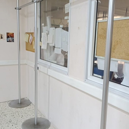 Hanging rails used, 1m left and 1.5m right