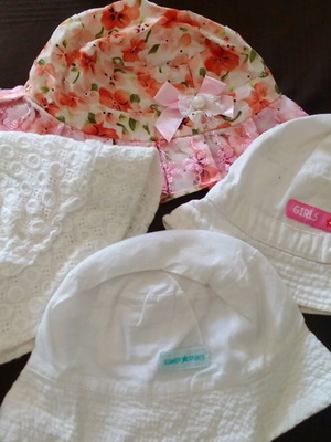 Set of 4 baby hats like new, size XS