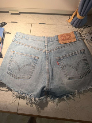 Levi's 501 women's denim shorts W29 like new, light blue