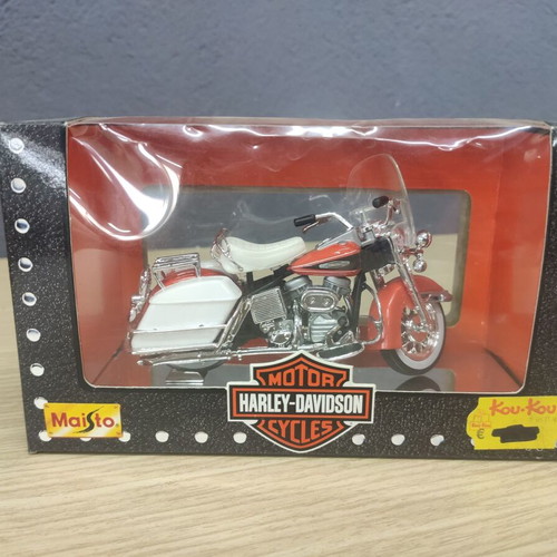 Maisto Harley-Davidson 1968 FLH Electra Glide scale model 1/18