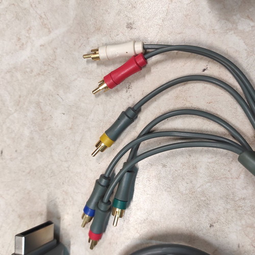 Authentic Xbox 360 video cable like new