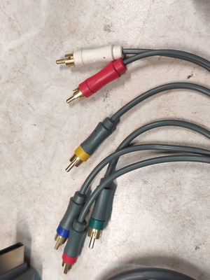 Authentic Xbox 360 video cable like new