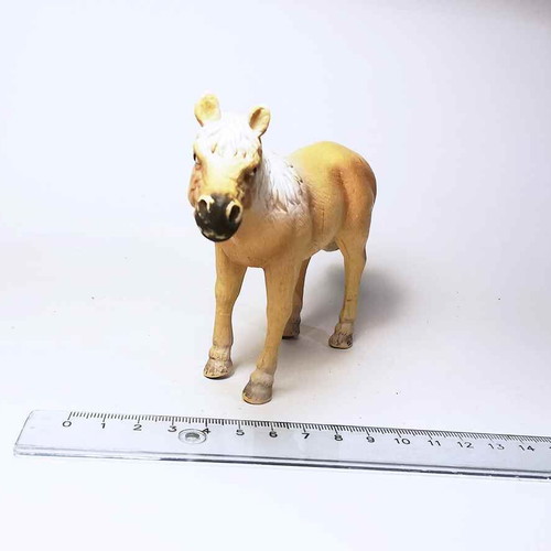 Palomino horse plastic figure used, Simba
