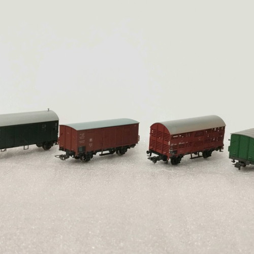 Commercial wagons 4 HO scale like new, various brands