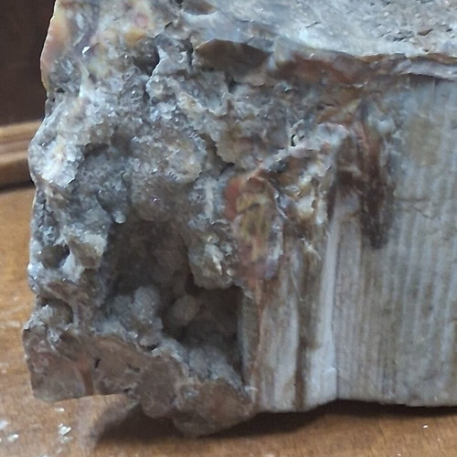 Petrified wood used, 1.05 kg with crystals