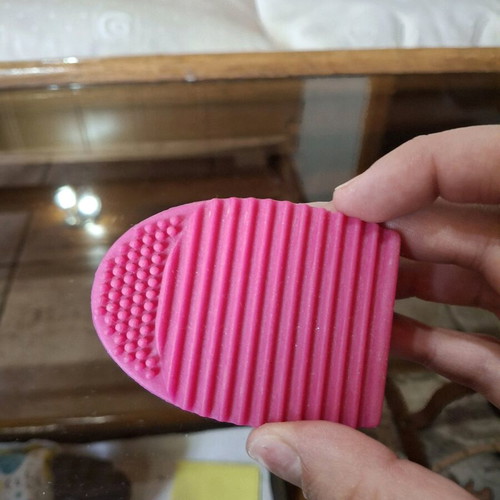 Avon brush cleaner like new