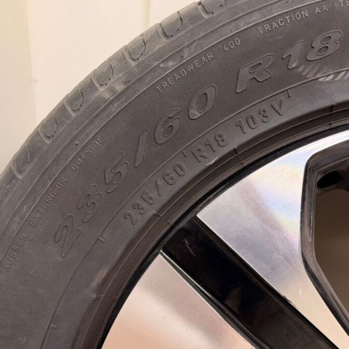 Mercedes-Benz 18" alloy wheels with Pirelli Scorpion Verde tires