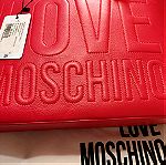  Μεγάλη τσάντα χειρός Moschino σε χρώμα φούξια.
