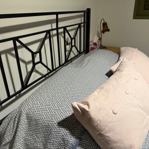 Modern metal bed with mattress like new 1.40 x 2.00 m