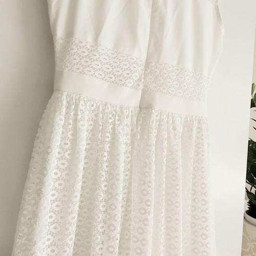 Maxi dress new with lace and roses, size S