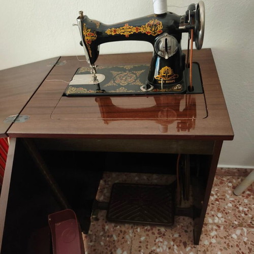 Mercedes vintage hand sewing machine with cabinet like new