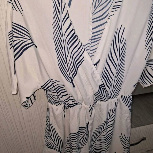 Short white one-piece with blue leaves new, size S