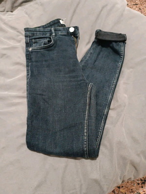 Zara jeans lightly worn, size S, black
