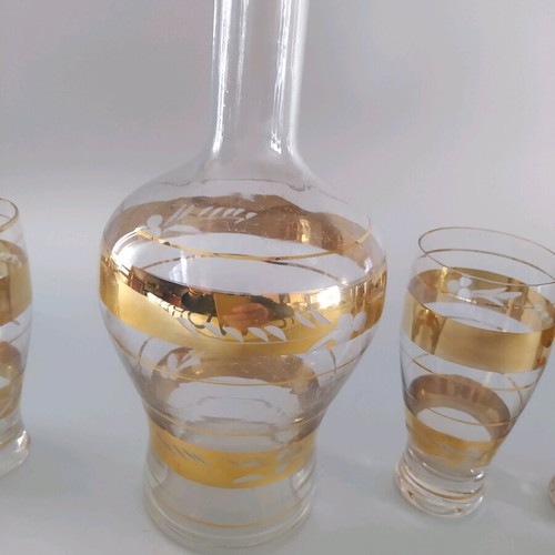 Drink set used with gold leaf and hand-engraved designs