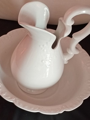 Large lavabo pitcher and basin