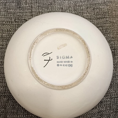 Vintage hand-painted plate, 18 cm diameter