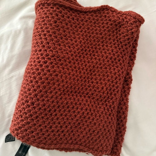 Wool scarf Zara like new, brick color