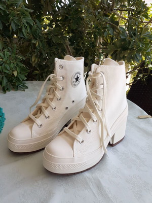 Converse All Star Cream Chuck Taylor 70 De Luxe Size 39 New With Box